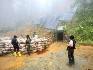 police-and-military-raid-in-azuay-province