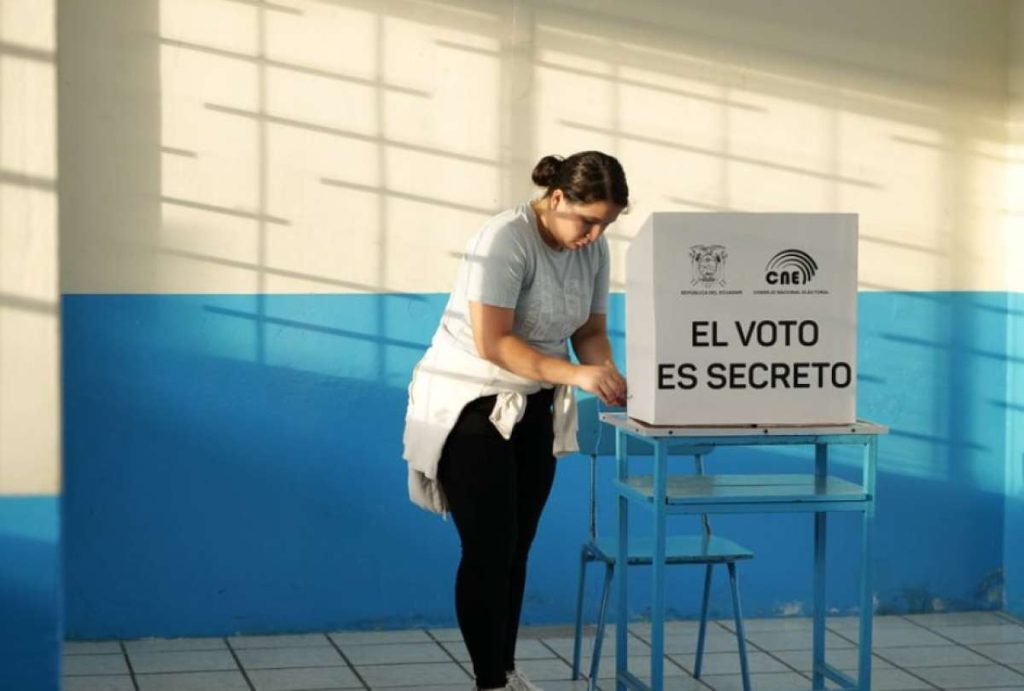 c9e93dc07d069e65e4fb25e7843f7bf4_XL