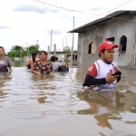 Ecuador registra brote de dengue y leptospirosis tras las inundaciones