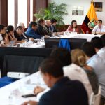 Ecuador reduce sus ministerios de 14 a 10 con una nueva fusión
